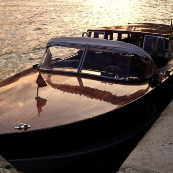 Cruise Paris in Style - Discover the City Onboard an italian Speedboat 732589