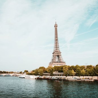 Cruise Paris in Style - A Business Cruise on the Seine River 733769